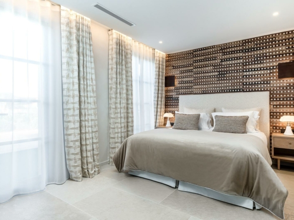 BASTIDE TROPEZIENNE 8