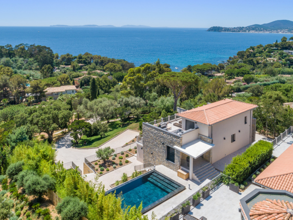 villa-victoire vue arrière et mer